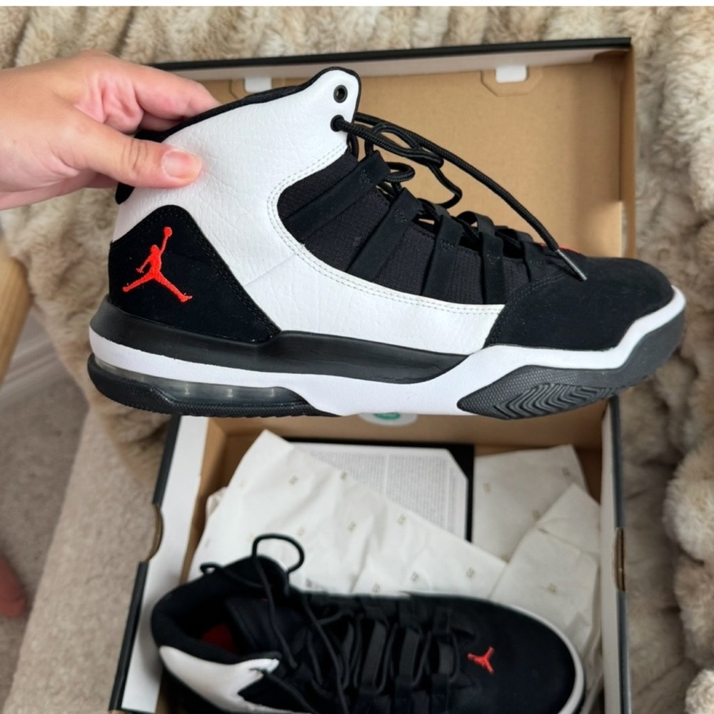 Air Jordan Max Aura Black and White Basketball Shoes